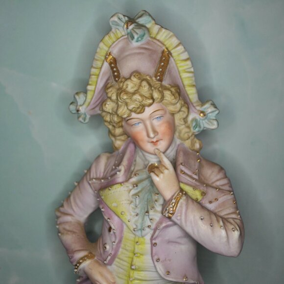 Vintage Porcelain Figure Of Neoclassical Man Dressed in Attire Of The Time - Picture 7 of 12